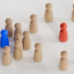 El Aislamiento Corporativo: Cómo la Desconexión Daña la Productividad Empresarial