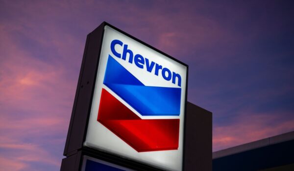 Berkshire Hathaway vende $8B en acciones de Chevron