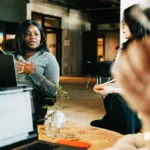 La Escucha Activa en ERP: Clave para Relaciones Comerciales Duraderas