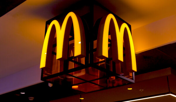 McDonald's reinventa su estrategia: cómo los gigantes mantienen liderazgo ante competencia feroz