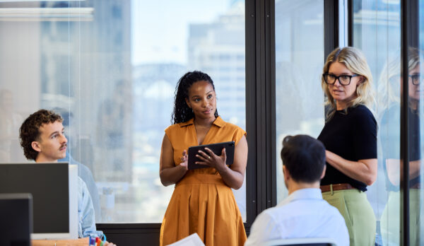 Por qué tu equipo ignora las directrices: sistemas débiles vs. liderazgo