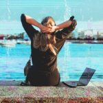 Cultura del Trabajo Excesivo: Cómo los ERP Perpetúan la Ilusión de Descanso